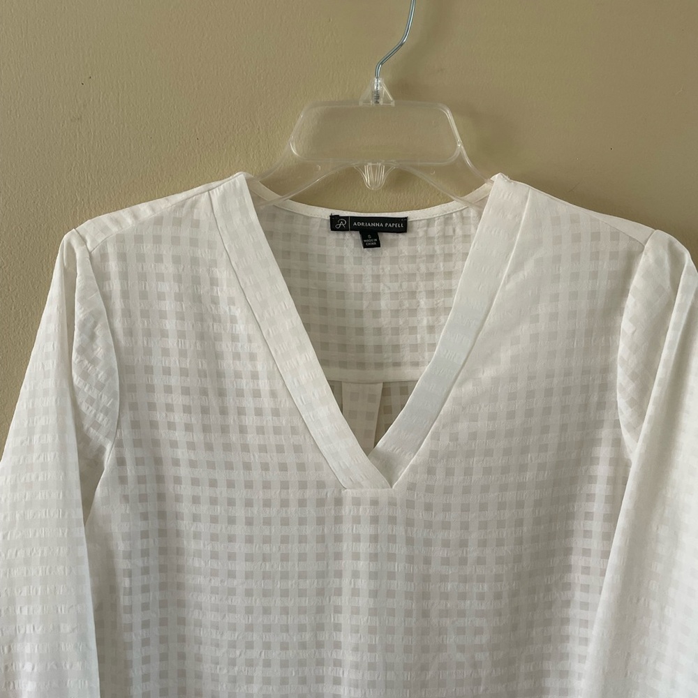 White V-Neck woman’s blouse by Adrianna Papell-like new!